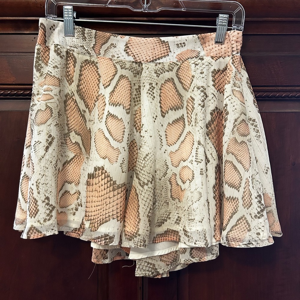 ADRIENNE flowy shorts. NWOT never worn 💕🤍